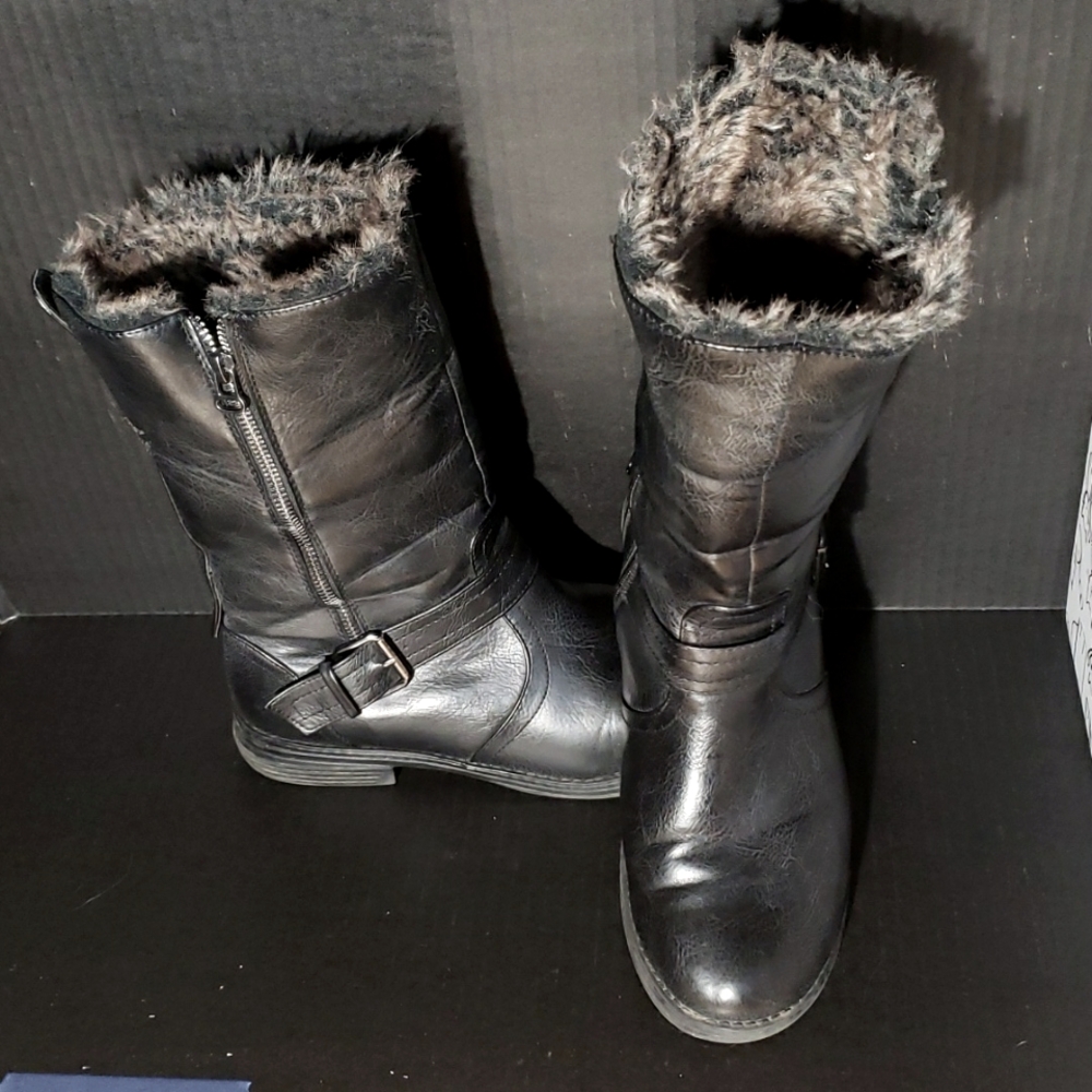 Women's faux fur, leather bootie. Size 10.